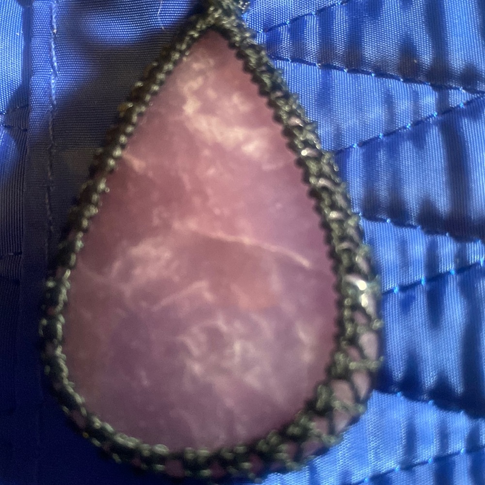 So easy to adjust length on this necklace, wonderful to layer with other pieces